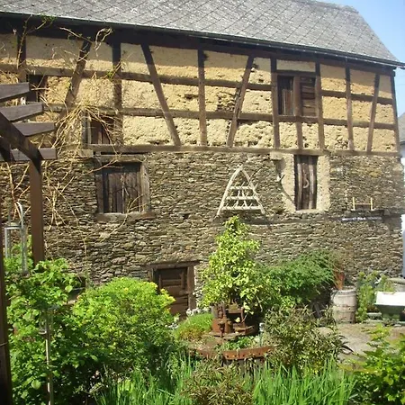 Haus-Am-Puetz-Ferienhaus Σπίτι διακοπών Wintrich
